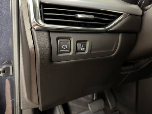 Used 2022 Cadillac XT4 Premium Luxury w/ Enhanced Visibility Package image 18