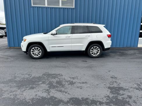 Used 2021 Jeep Grand Cherokee Laredo image 14