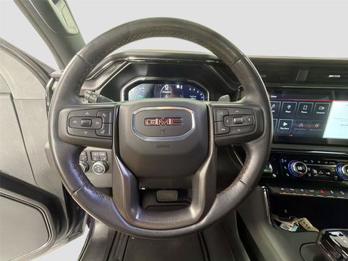 Used 2022 GMC Sierra 1500 AT4 w/ Technology Package AWD/4WD image 12