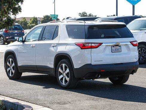 Used 2019 Chevrolet Traverse LT w/ LT Premium Package FWD image 2