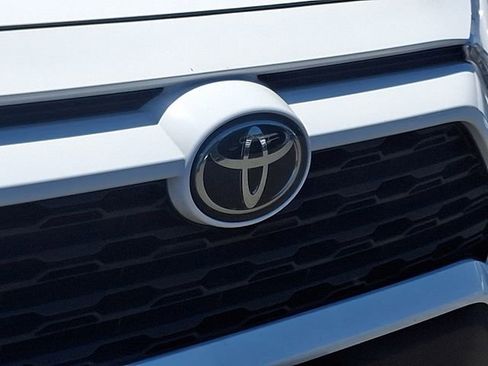 Used 2024 Toyota RAV4 XLE AWD/4WD image 10