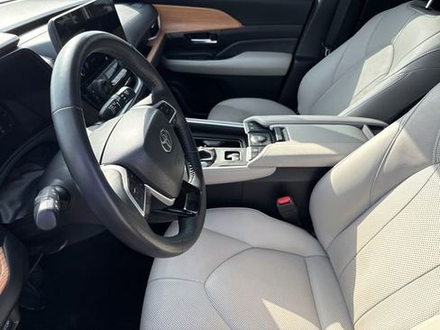 Used 2024 Toyota Grand Highlander Limited image 21