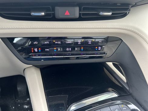 Used 2022 Buick Envision Avenir w/ Technology Package II image 30