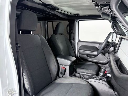 Used 2024 Jeep Wrangler Willys image 12