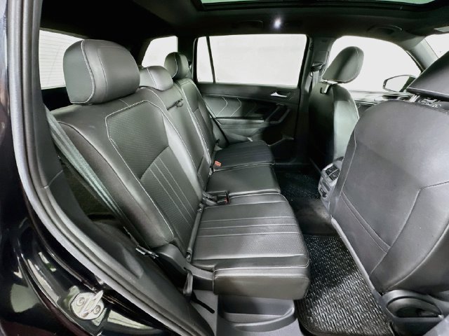 Used 2024 Volkswagen Tiguan SE R-Line AWD/4WD image 28