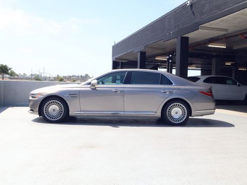Used 2021 Genesis G90 3.3T Premium RWD image 2