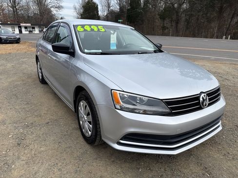 Used 2015 Volkswagen Jetta S image 4