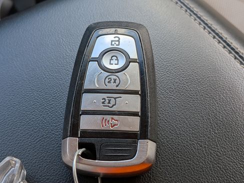 Used 2022 Ford Explorer Limited w/ Equipment Group 301A RWD image 33