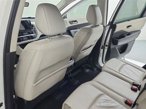 Used 2023 Nissan Pathfinder SL image 25