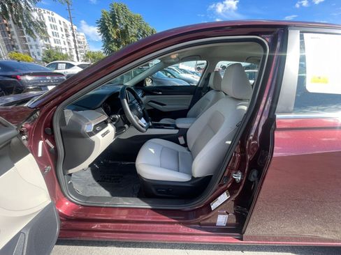 Used 2025 Nissan Altima 2.5 SV FWD image 29