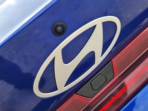 Used 2025 Hyundai Elantra SEL image 11