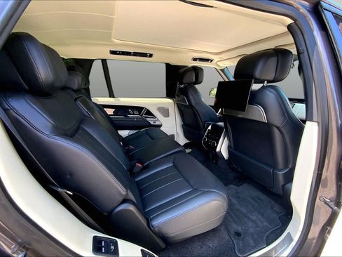 Used 2024 Land Rover Range Rover Long Wheelbase Autobiography AWD/4WD image 19