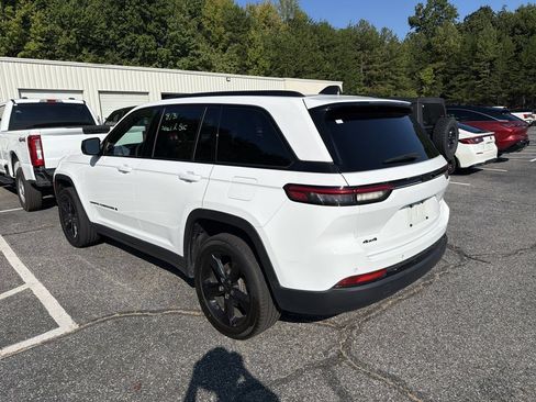 Used 2024 Jeep Grand Cherokee Altitude AWD/4WD image 13