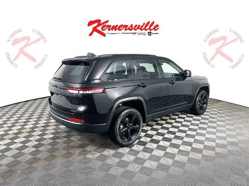 New 2025 Jeep Grand Cherokee Altitude image 7