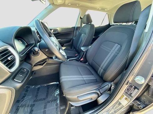 Used 2025 Hyundai Venue SEL FWD image 19