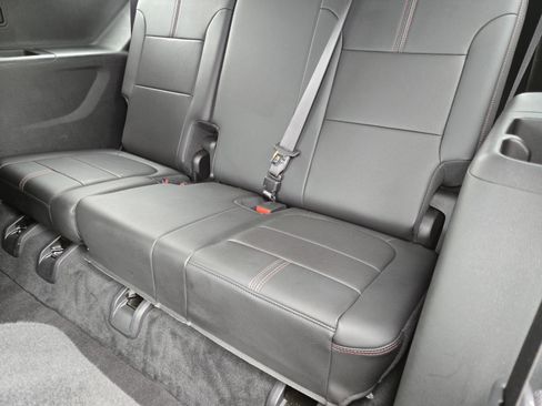 Used 2022 Chevrolet Traverse RS FWD image 30