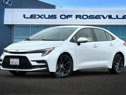 Used 2024 Toyota Corolla SE w/ Convenience Package FWD image 1