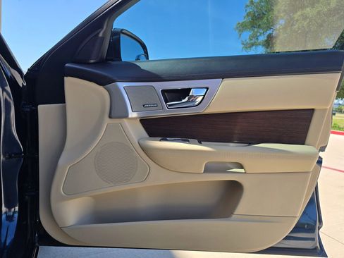 Used 2013 Jaguar XF RWD image 18