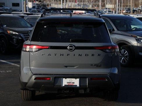New 2026 Nissan Pathfinder Platinum image 8