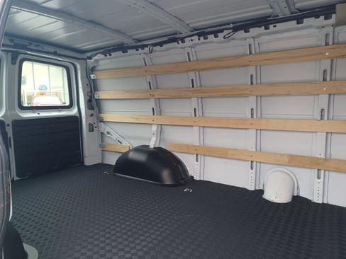 Used 2024 GMC Savana 2500 w/ Driver Convenience Package image 15