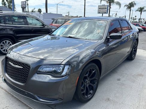Used 2019 Chrysler 300 Touring w/ Sport Appearance Package RWD image 5