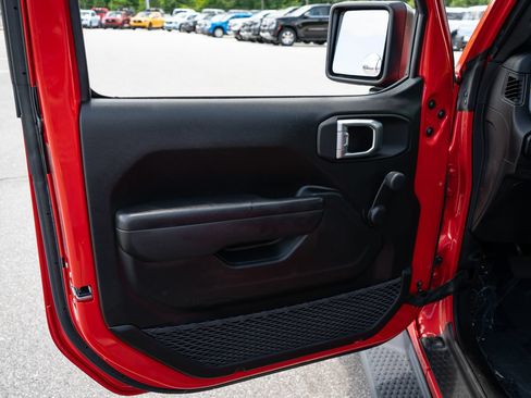Used 2024 Jeep Wrangler Sport AWD/4WD image 16