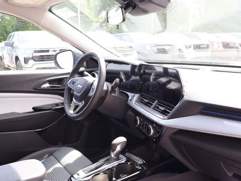 New 2026 Chevrolet Trax LT w/ LT Convenience Package FWD image 32