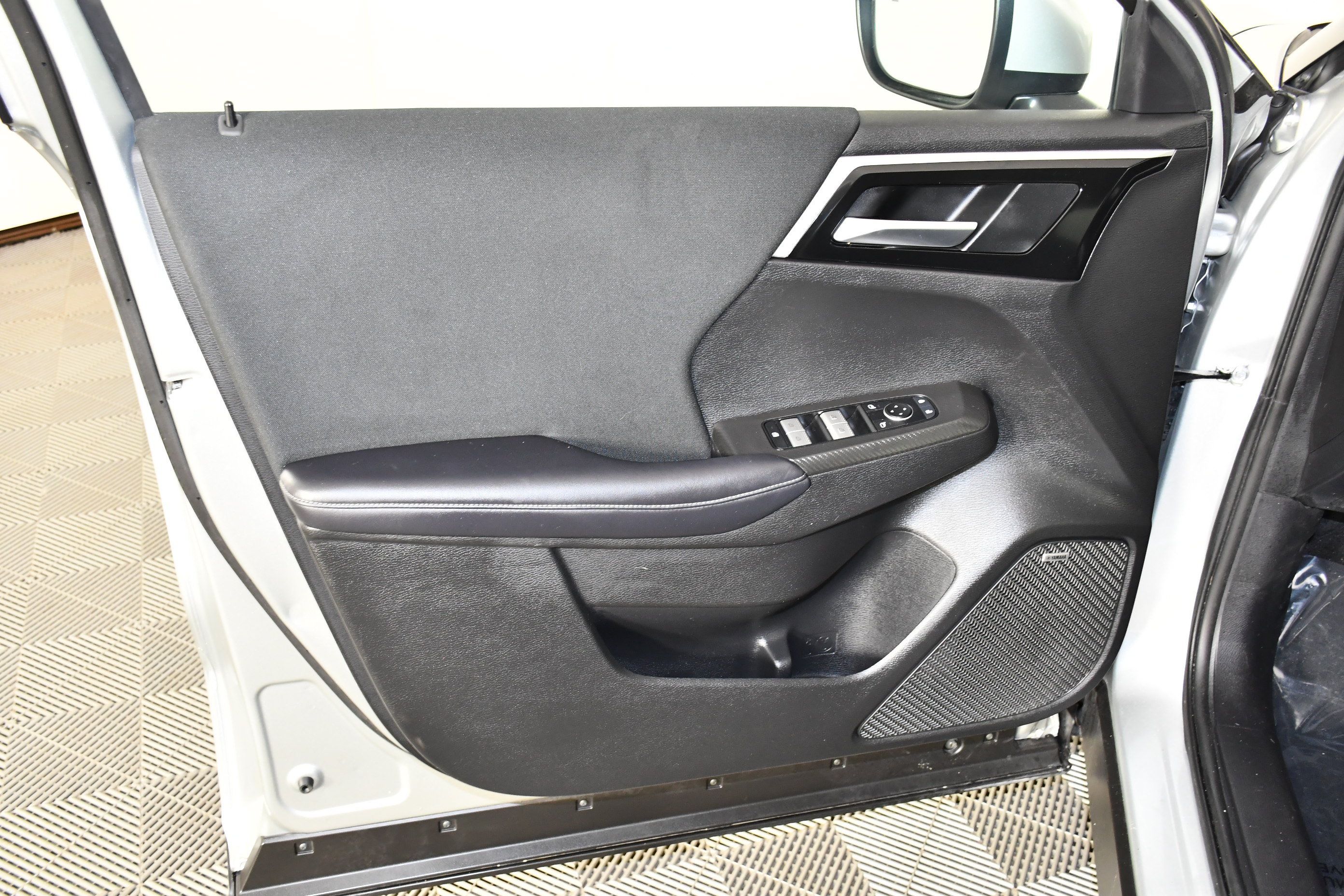 Used 2025 Mitsubishi Outlander ES FWD image 23