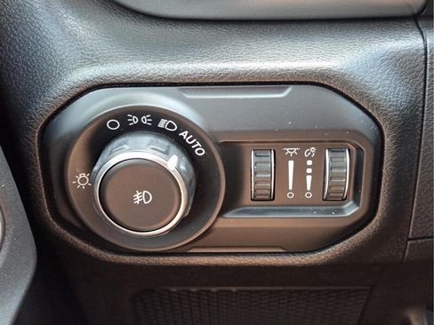 Certified 2018 Jeep Wrangler Unlimited Sahara AWD/4WD image 29