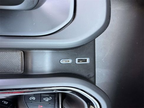 Used 2023 GMC Sierra 1500 AT4 w/ AT4 Preferred Package image 23