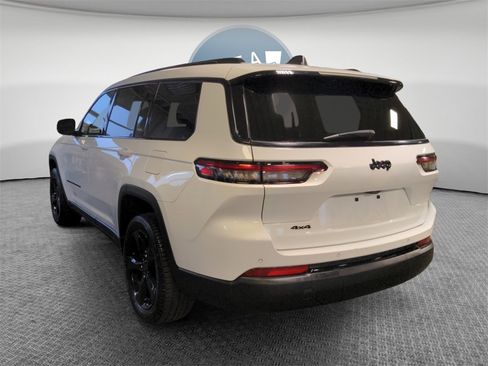 Used 2023 Jeep Grand Cherokee L Altitude image 6