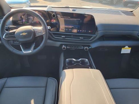 New 2025 Chevrolet Silverado EV LT image 24