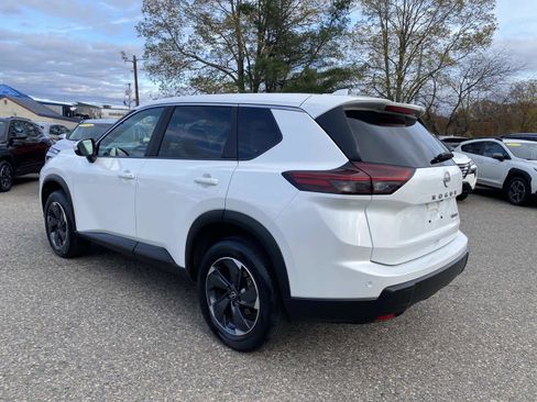 Used 2024 Nissan Rogue SV image 7