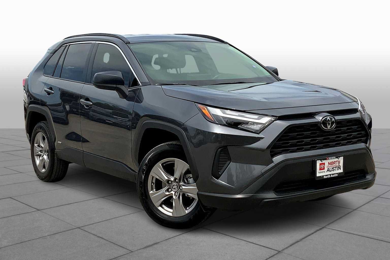 Used 2025 Toyota RAV4 LE AWD/4WD image 3