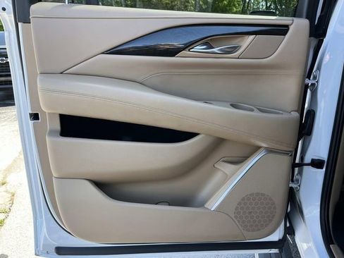 Used 2018 Cadillac Escalade ESV Platinum image 25