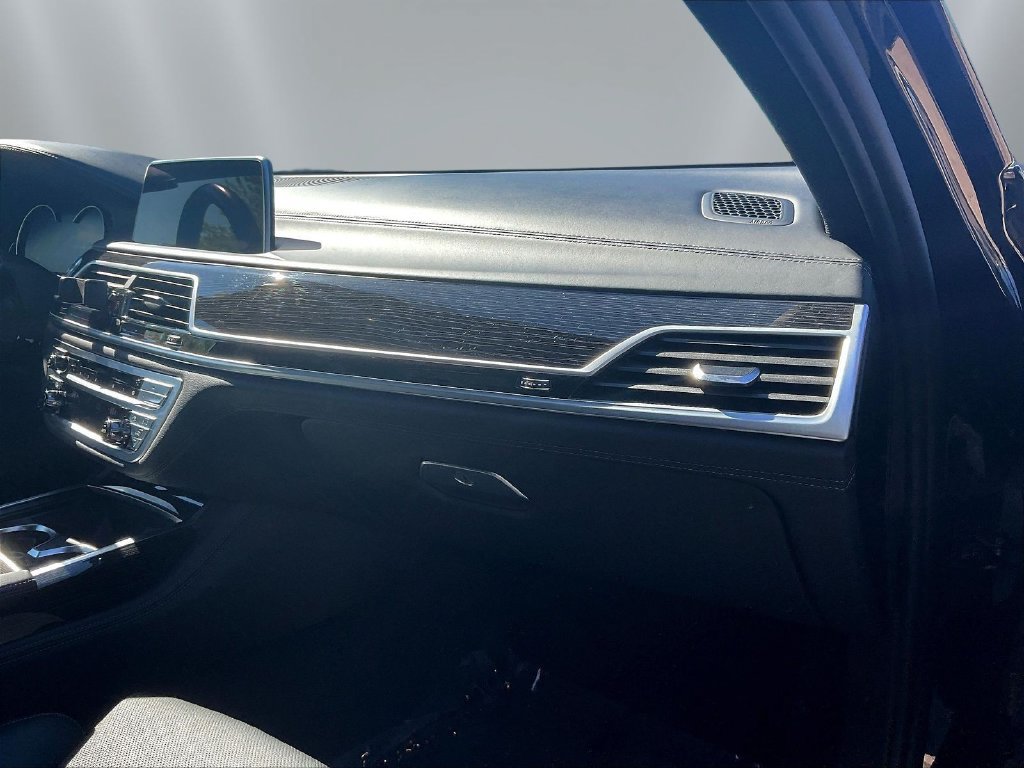 Used 2019 BMW 750i xDrive w/ Executive Package AWD/4WD image 26