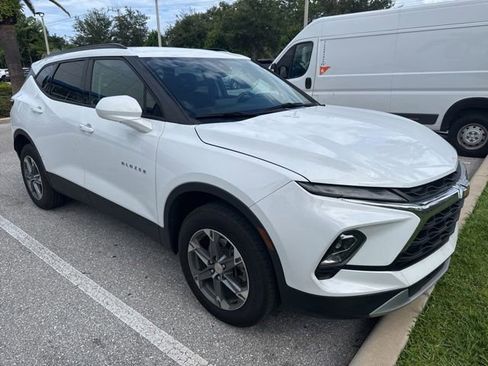 Used 2024 Chevrolet Blazer LT w/ Convenience Package FWD image 3