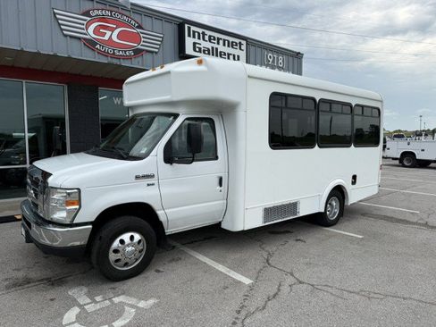 Used 2015 Ford E-350 and Econoline 350 Super Duty RWD image 2