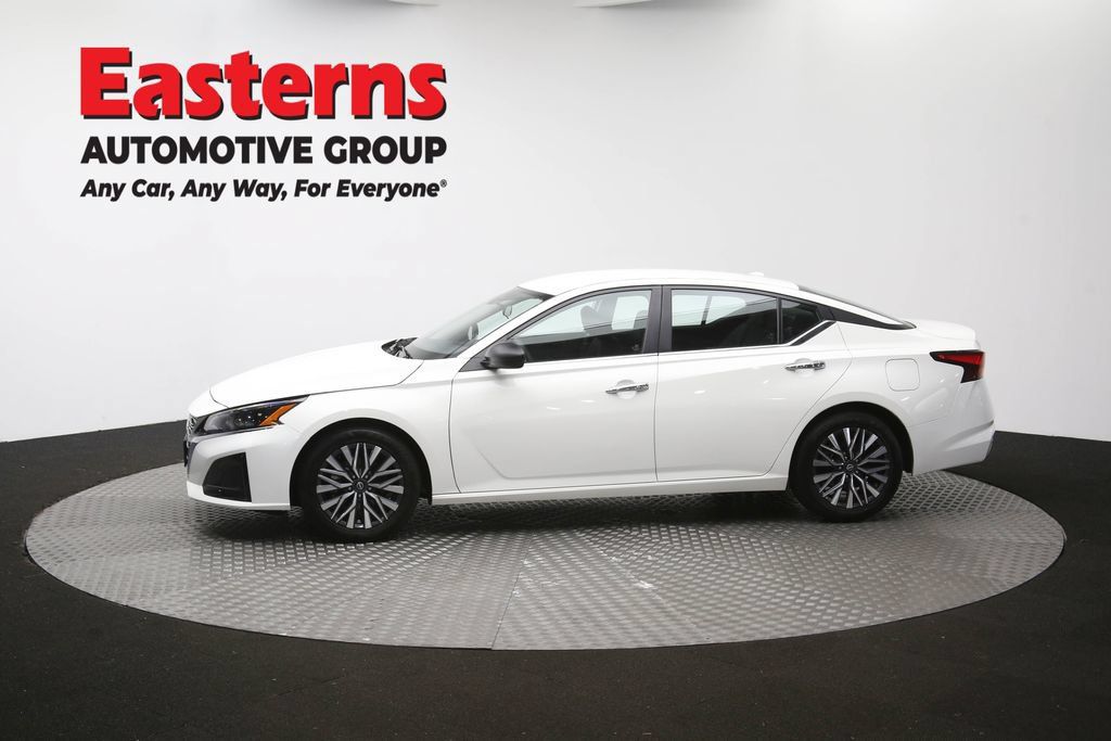 Used 2025 Nissan Altima 2.5 SV FWD image 56