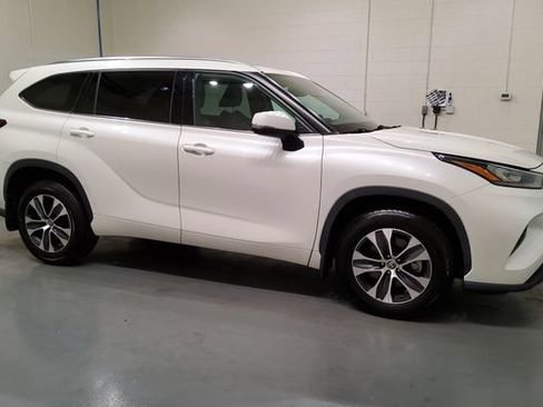 Used 2020 Toyota Highlander XLE AWD/4WD image 6