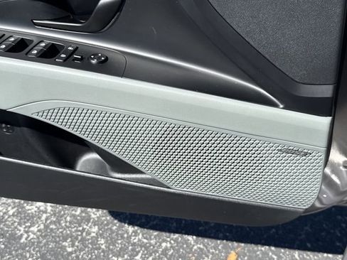 Used 2024 Hyundai Elantra Limited image 23