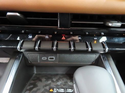 Used 2025 GMC Canyon AT4 w/ Technology Plus Package image 51