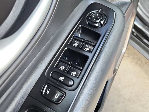 Used 2023 Jeep Renegade Latitude AWD/4WD image 24