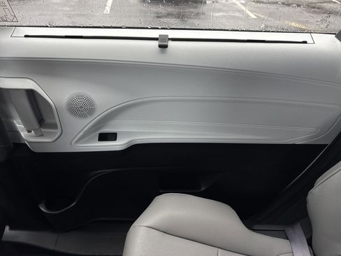 New 2025 Toyota Sienna XLE w/ XLE Plus Package image 34