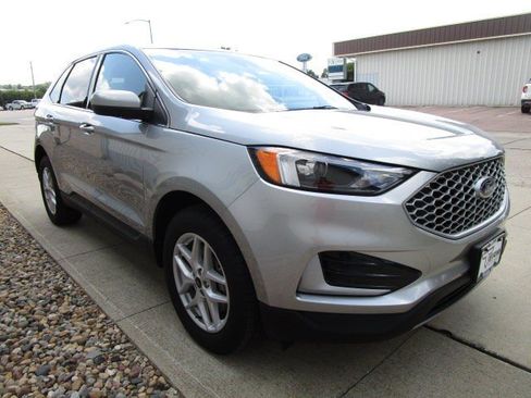 Used 2024 Ford Edge SEL AWD/4WD image 3