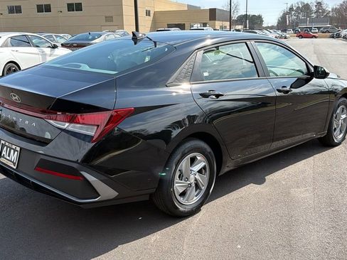 New 2026 Hyundai Elantra SE image 5