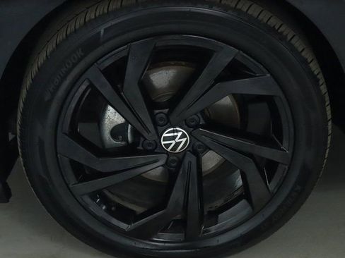 Used 2025 Volkswagen Jetta SE w/ Sunroof Package image 36