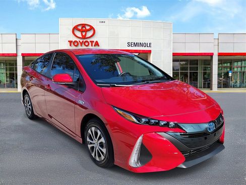 Used 2022 Toyota Prius Prime LE image 2