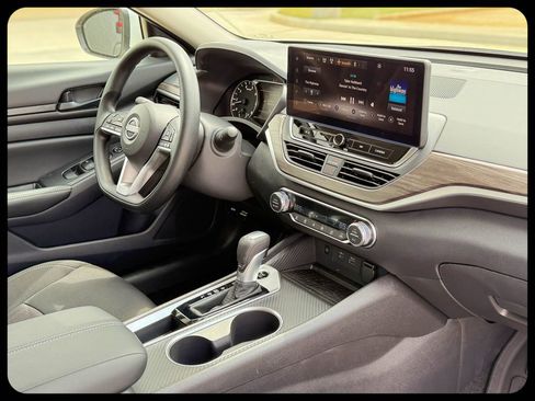 New 2026 Nissan Altima 2.5 SV FWD image 9