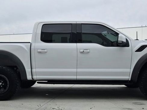 Used 2018 Ford F150 Raptor w/ Equipment Group 802A Luxury image 6